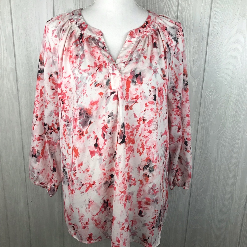 Ivanka Trump 3/4 sleeve v-neck pink print top